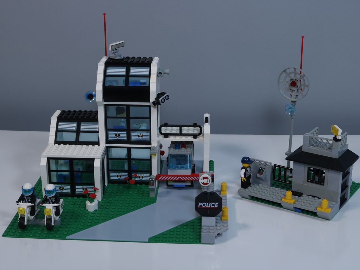 LEGO Police Station (set 6598), featuring a detailed police station building alongside a jail.