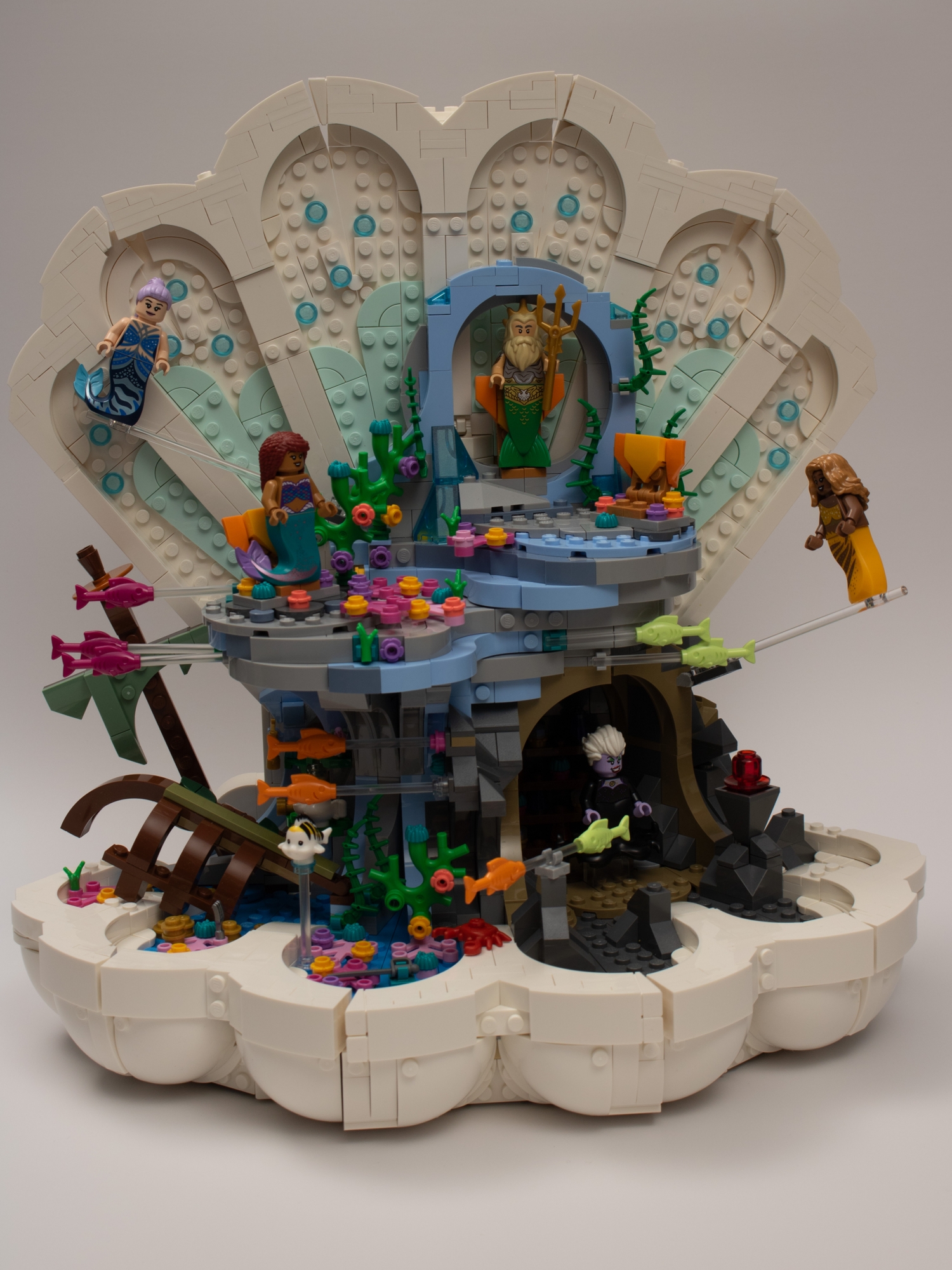 LEGO Little Mermaid Royal Clamshell (set 43225).