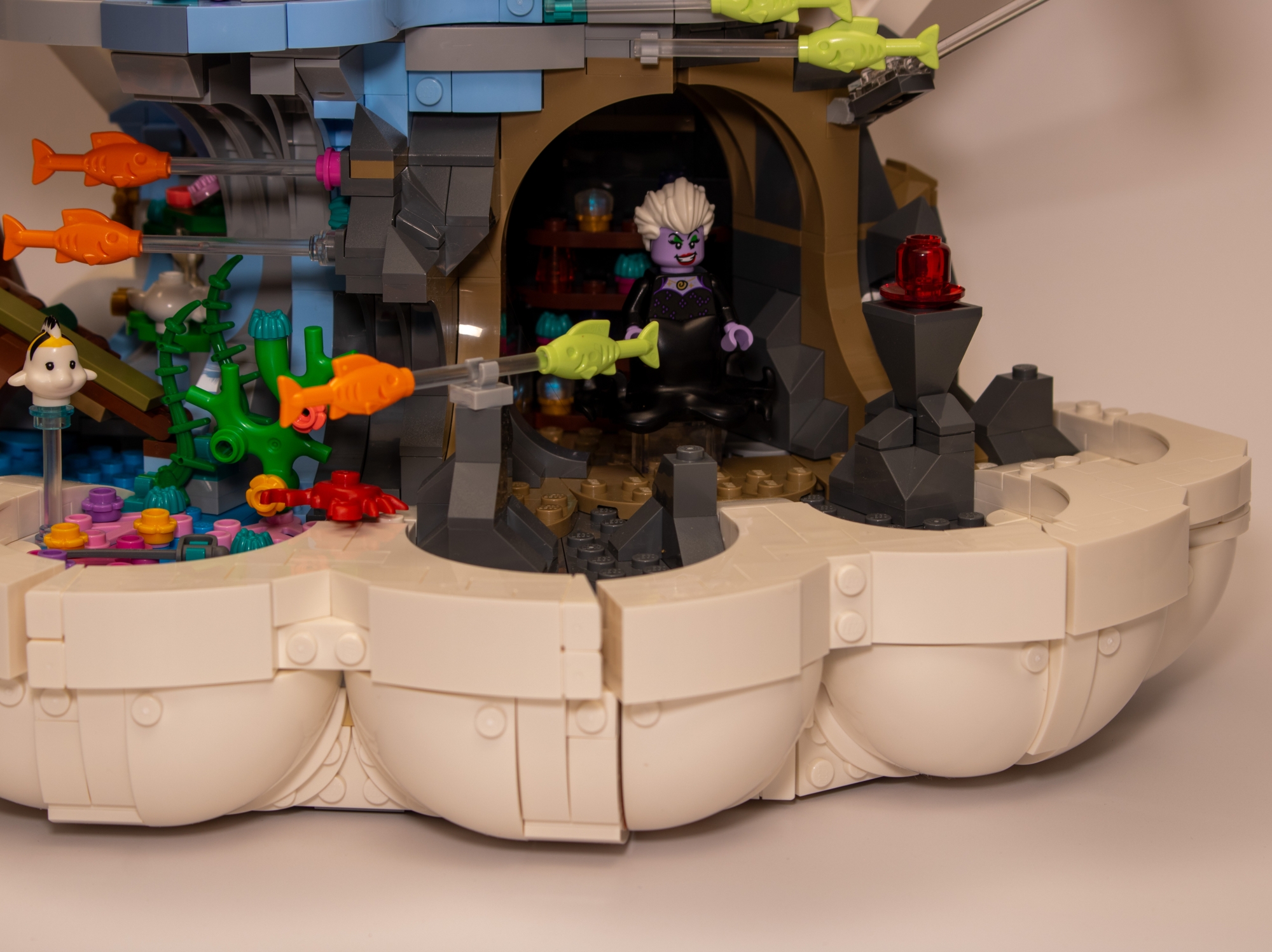  A close-up view of Ursula's lair from the LEGO Little Mermaid Royal Clamshell set (43225).